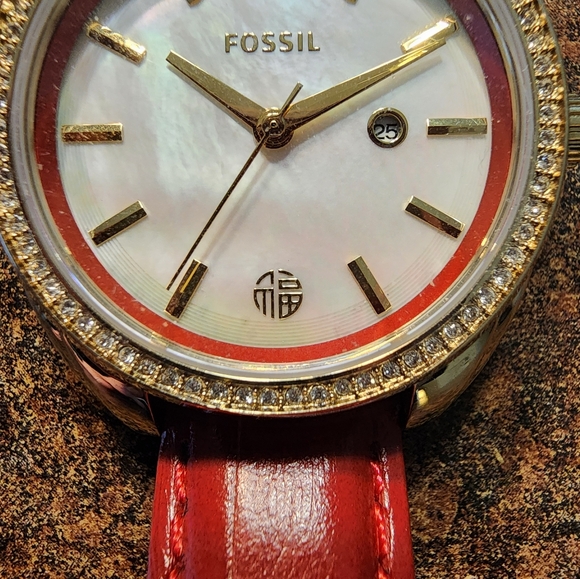 Fossil brand Limited Edition Chinese New Year, Year of The Dragon Women's Watch - Picture 7 of 7